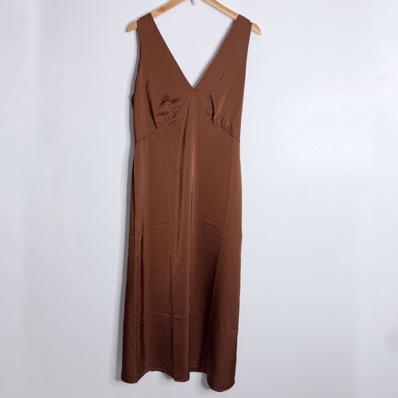 NWT Old Navy Cocoa Satin Summer Wedding Sleeveless Midi Slip Dress 12 Minimalist - Picture 2 of 9